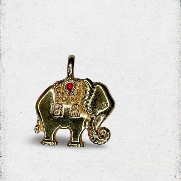 Jewelry - 4540. Goldtone Elephant Pendant